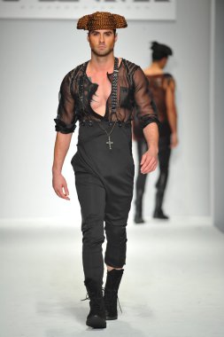 Jason Ryan Show 'da model