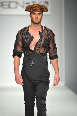 Jason Ryan Show 'da model