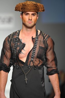 Jason Ryan Show 'da model