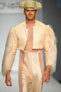 Jason Ryan Show 'da model