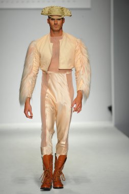 Jason Ryan Show 'da model