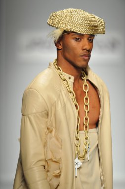 Jason Ryan Show 'da model