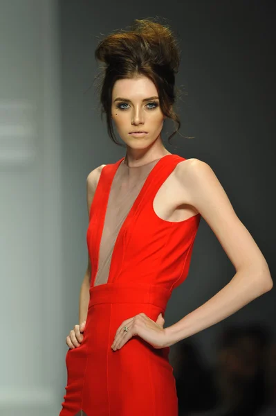 Model at Michael Costello fashion show — Stock Photo, Image