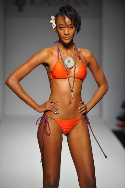 Modelo en Miss Kinsman Swim show — Foto de Stock