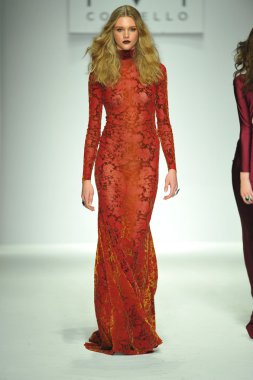 model mt, costello defile