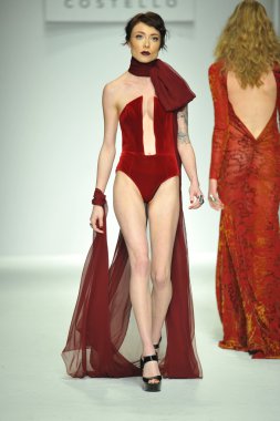 model mt, costello defile