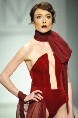 model mt, costello defile