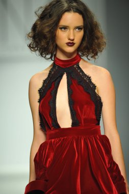 model mt, costello defile