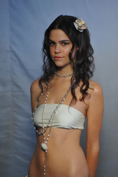 Model posiert backstage bei Miss Kinsman Show — Stockfoto