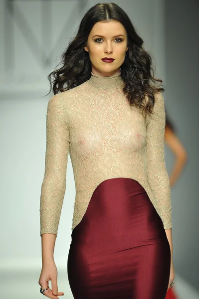 Model at MT Costello fashion show — Stock Photo, Image
