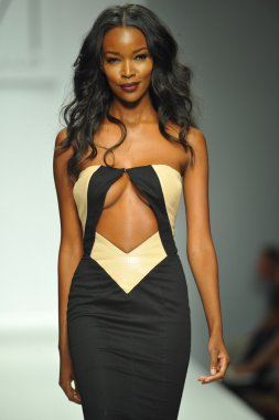 model mt, costello defile