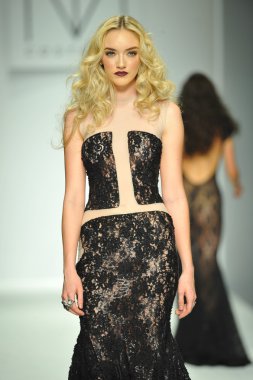 model mt, costello defile