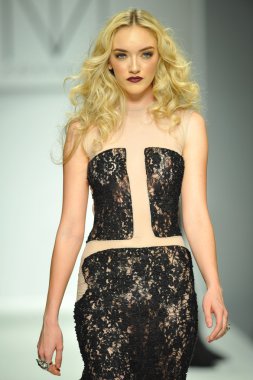 model mt, costello defile
