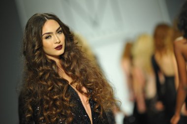 mt modellerini costello defile