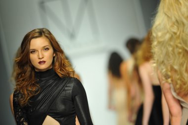 mt modellerini costello defile