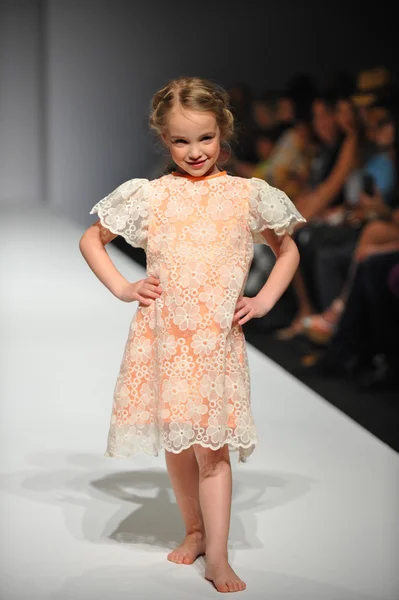 Child model at Nancy Vuu Children show — Stock Photo, Image