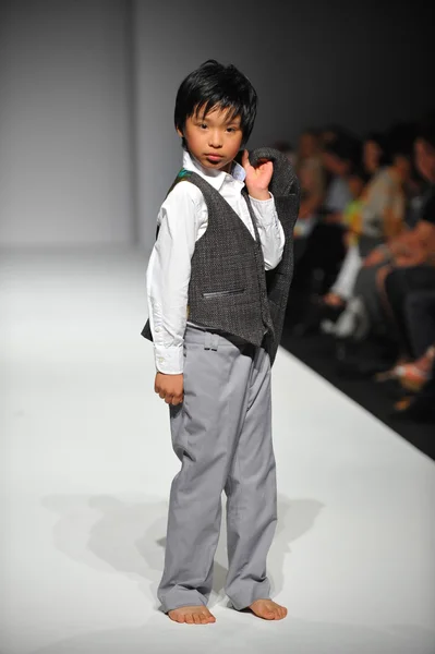 Child model at Nancy Vuu Children show — Stock Photo, Image