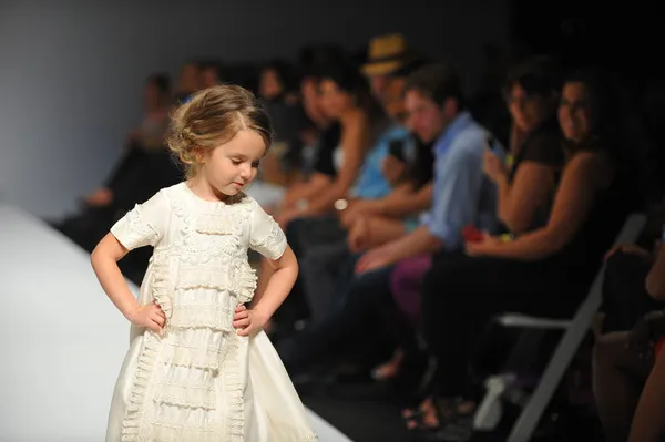 Modelo infantil en Nancy Vuu Espectáculo infantil — Foto de Stock