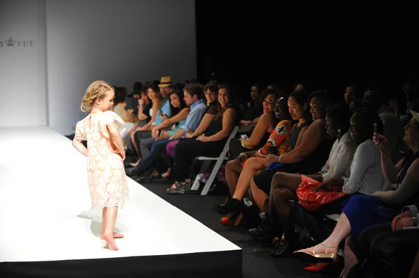 Child model at Nancy Vuu Children show — Stock Photo, Image