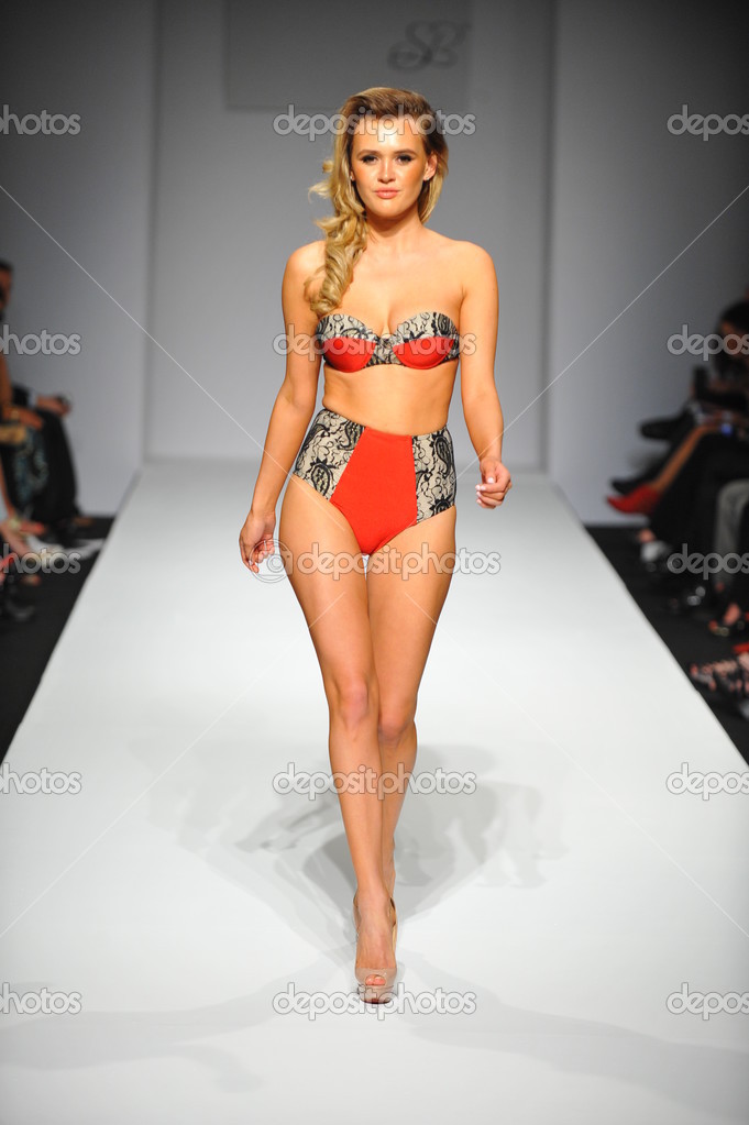 Download Fashion Week Live Beta Download Fashion Week Live Beta