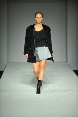 tatiana shabelnik defile, model