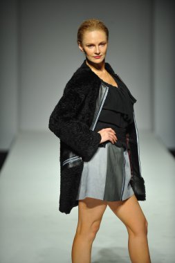 tatiana shabelnik defile, model