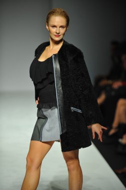 tatiana shabelnik defile, model
