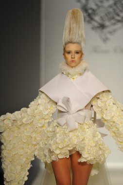 furne bir defile, model