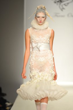 furne bir defile, model