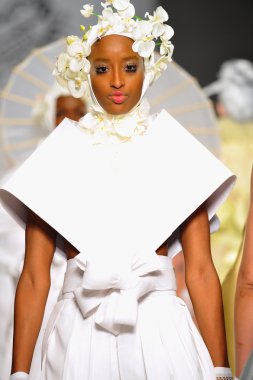 furne bir defile, model