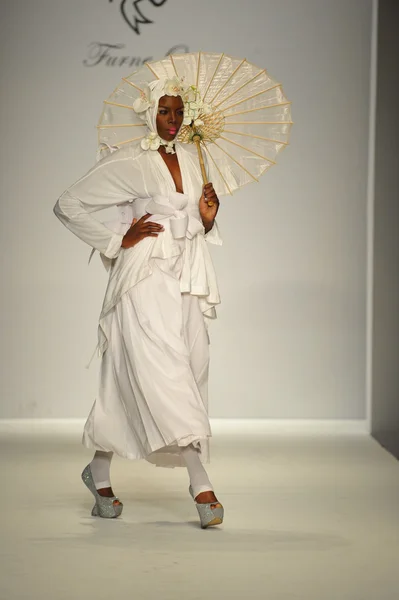 Model op furne een fashion show — Stockfoto