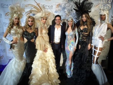 modeller ve kicka özel tasarımlar için poz ziyaretçi