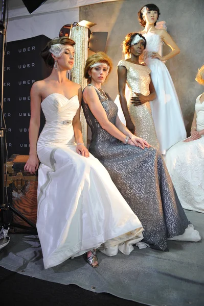 Models posing during Jamie Elyse Stephens presentation — Stock Photo, Image