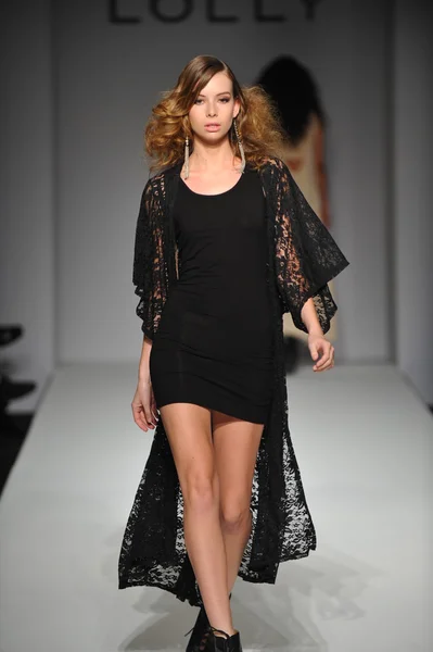 Modelo no desfile de moda Lolly Clothing — Fotografia de Stock