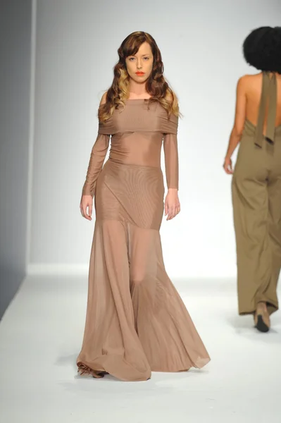 Model at Rosario fashion show — Stock Photo, Image