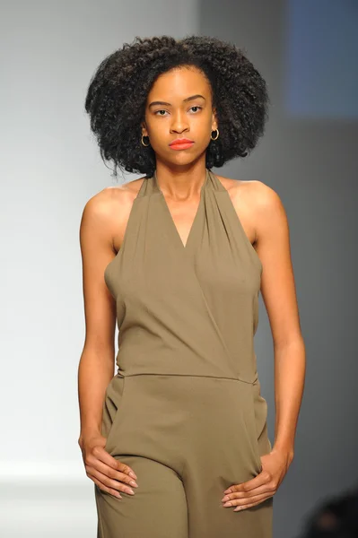 Model at Rosario fashion show — Stock Photo, Image