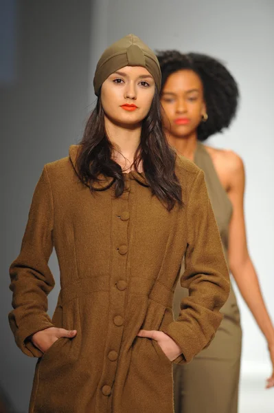 Modelos en el desfile de Rosario — Foto de Stock