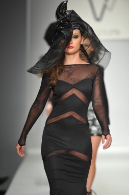 vvigoure moda şovunda modelleri
