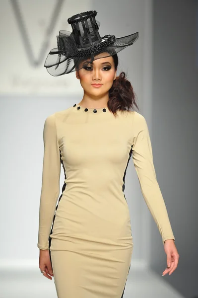 Model at Vvigoure fashion show — Stock Photo, Image