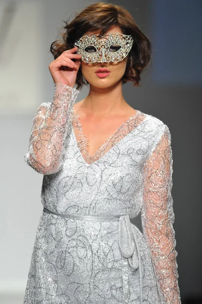 Model at Vvigoure fashion show — Stock Photo, Image