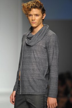 model consort 62 pist yürür