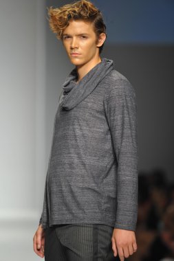 model consort 62 pist yürür