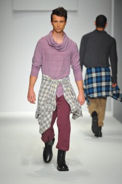 model consort 62 pist yürür