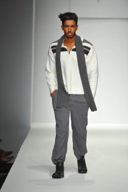 model consort 62 pist yürür