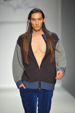 model consort 62 pist yürür