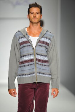 model consort 62 pist yürür