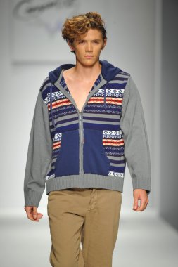 model consort 62 pist yürür