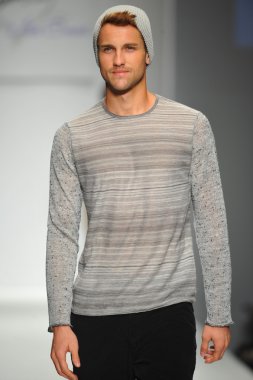 model consort 62 pist yürür