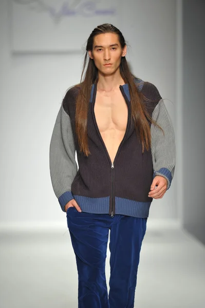 Model walks runway at Consort 62 — Stock Photo, Image