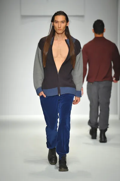 Model walks runway at Consort 62 — Stock Photo, Image